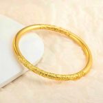Gold patterned solid bracelet - Image 3