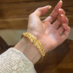 Flower-studded diamond bracelet - Image 2