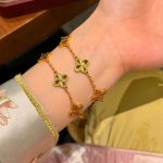 Shining Laser Four-Leaf Clover Gold Bracelet - Image 3