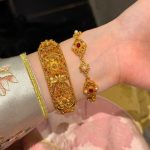24k gold hollow lotus-shaped open bracelet - Image 3
