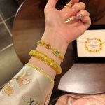 Metal-colored royal pearl open bracelet - Image 6