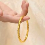 Gold patterned solid bracelet - Image 4