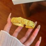 Lightly luxurious peony-shaped gold-plated bracelet - Image 2